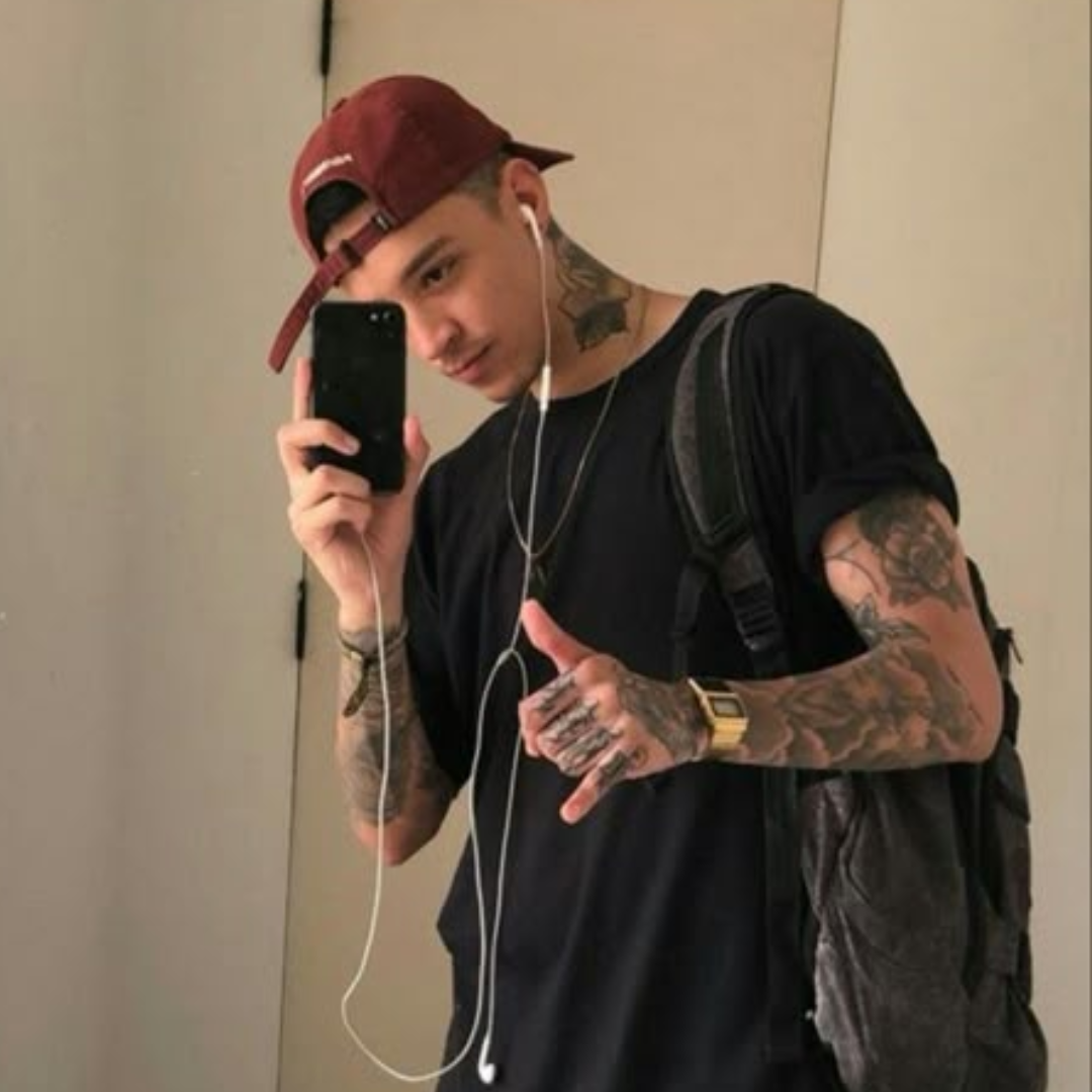 <em>Mario L</em>